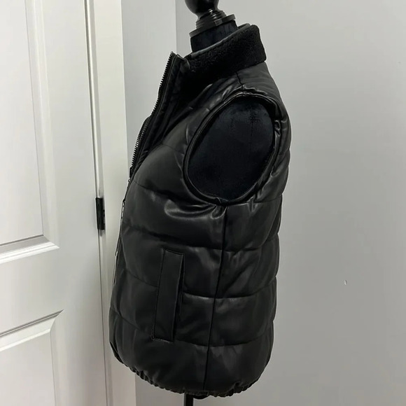NWT WOMENS FAUX FUR FAUX LEATHER REVERSIBLE VEST size M - Picture 6 of 10